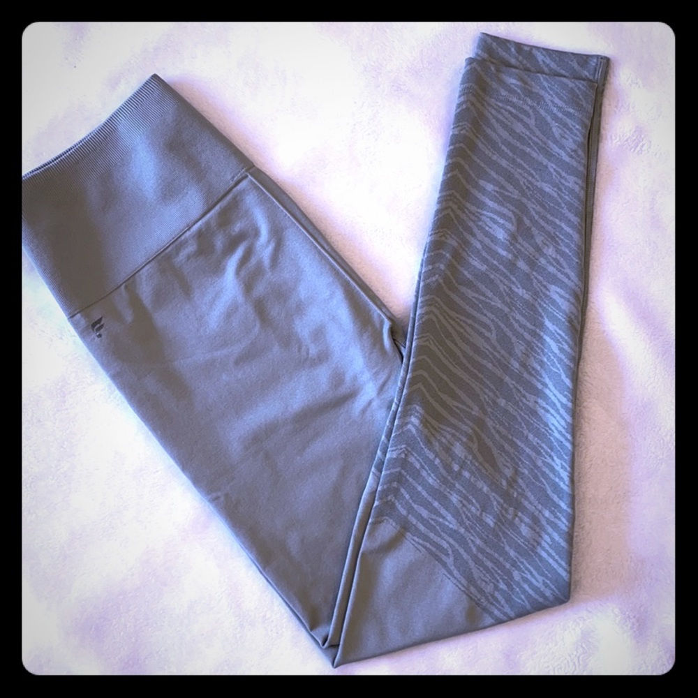 Seamless Fabletics leggings